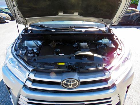 Used 2018 Toyota Highlander XLE image 41