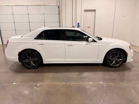 Used 2023 Chrysler 300 Touring L w/ Popular Equipment Group RWD image 4