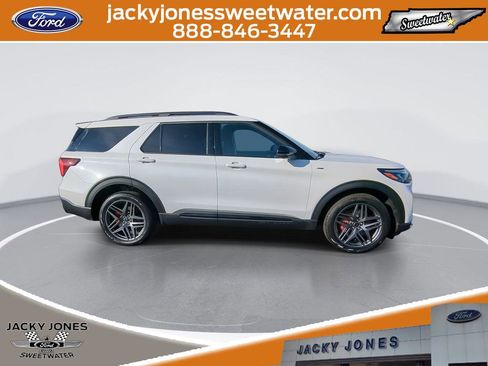 Certified 2025 Ford Explorer ST-Line w/ Premium Package image 9