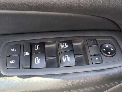 Used 2021 Jeep Grand Cherokee Laredo X AWD/4WD image 12