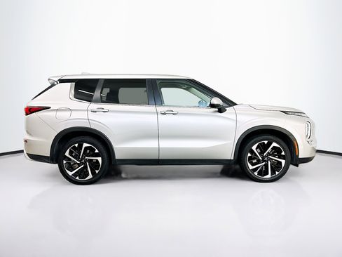 Used 2024 Mitsubishi Outlander SE image 10