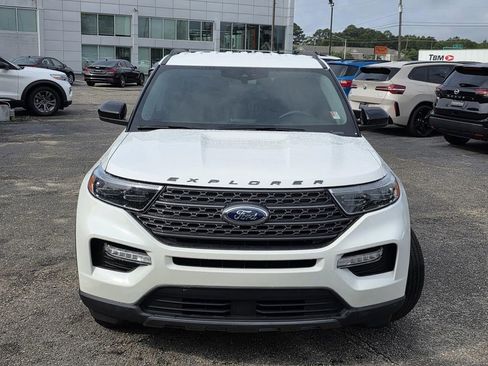 Used 2024 Ford Explorer XLT w/ Equipment Group 202A RWD image 3