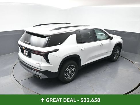 Used 2024 Chevrolet Traverse LT FWD image 44