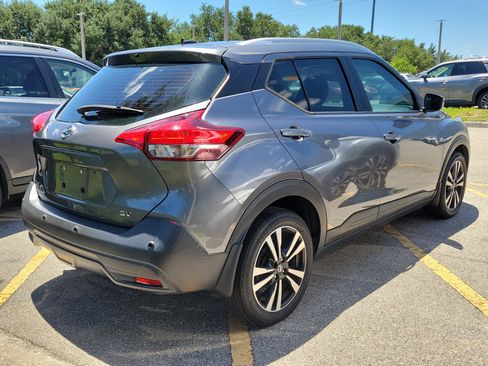 Certified 2020 Nissan Kicks SV FWD image 3