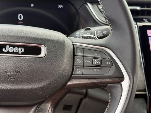 Used 2023 Jeep Grand Cherokee L Limited AWD/4WD image 21