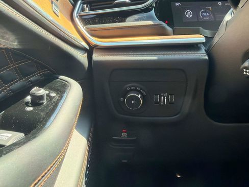 Used 2024 Jeep Grand Cherokee Summit AWD/4WD image 30