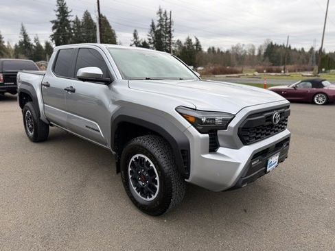 Used 2024 Toyota Tacoma TRD Off-Road w/ TRD Off Road Premium Package image 3