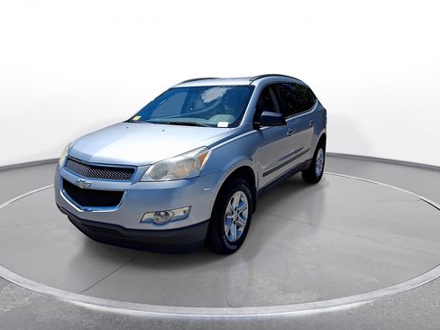Used 2011 Chevrolet Traverse LS FWD image 3