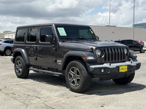 Used 2019 Jeep Wrangler Unlimited Sport S AWD/4WD image 2