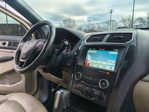 Used 2018 Ford Explorer XLT w/ Equipment Group 202A image 30