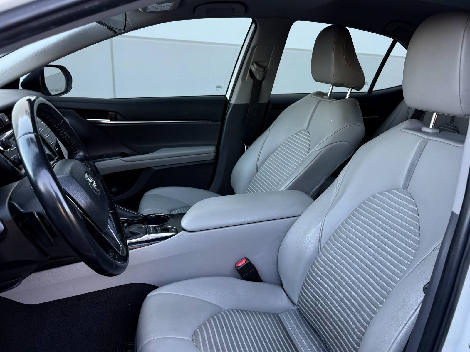 Used 2020 Toyota Camry SE w/ Carpet Mat Package FWD image 22