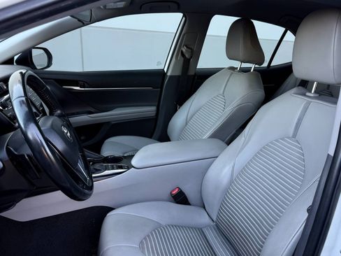Used 2020 Toyota Camry SE w/ Carpet Mat Package FWD image 22
