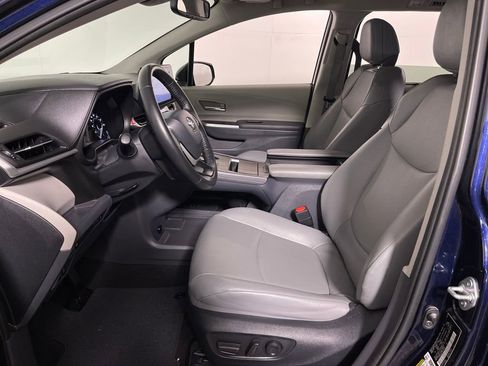 Certified 2023 Toyota Sienna XLE image 12