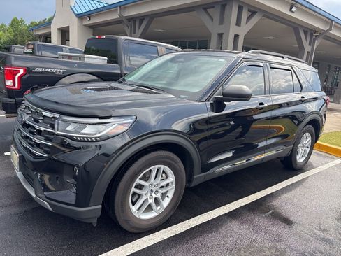 Used 2025 Ford Explorer Active w/ Active Comfort Package RWD image 1