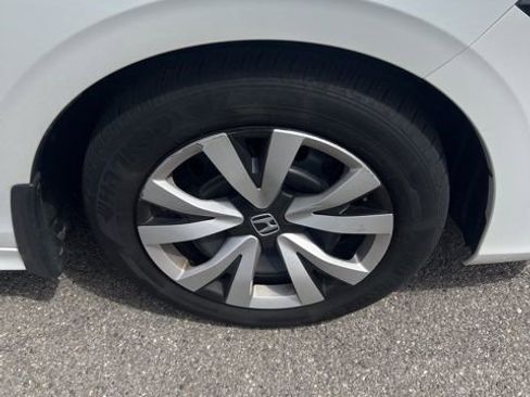 Used 2022 Honda Civic LX image 3