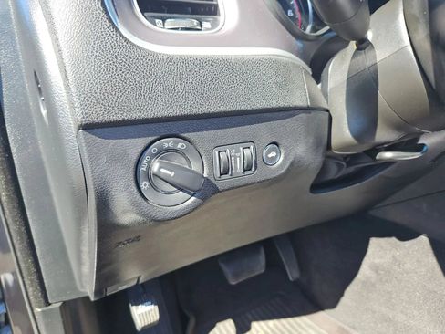 Used 2022 Dodge Charger SXT RWD image 18