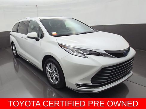 Certified 2025 Toyota Sienna Limited FWD image 1