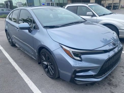 Used 2023 Toyota Corolla SE image 3