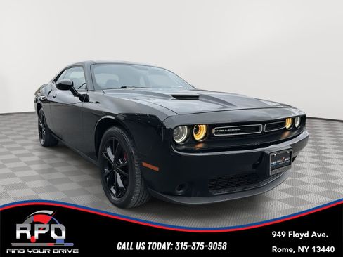 Used 2021 Dodge Challenger SXT image 7