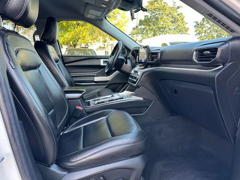 Used 2022 Ford Explorer XLT w/ Equipment Group 202A image 23