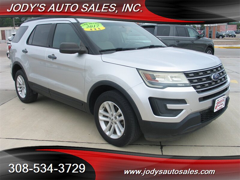 Used 2017 Ford Explorer 4WD image 1