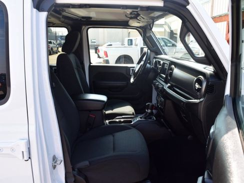 Used 2022 Jeep Gladiator Sport image 15