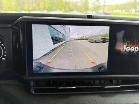 Used 2024 Jeep Gladiator Sport AWD/4WD image 26