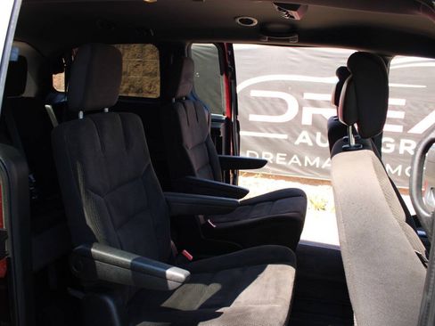 Used 2018 Dodge Grand Caravan SE FWD image 11