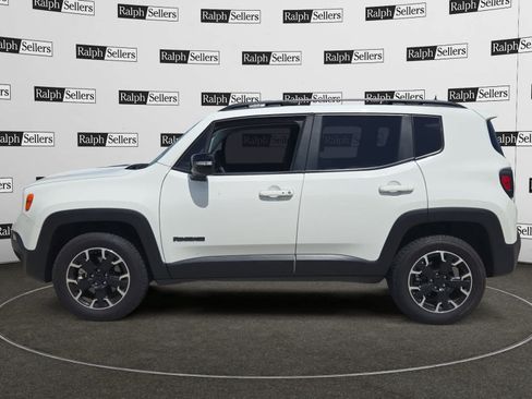 Used 2023 Jeep Renegade Latitude w/ Sun/Sound Group AWD/4WD image 3