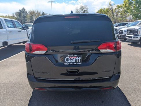 Used 2018 Chrysler Pacifica Limited w/ Advanced Safetytec Group image 5