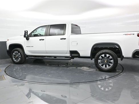 Used 2022 Chevrolet Silverado 2500 Custom w/ Custom Convenience Package image 4