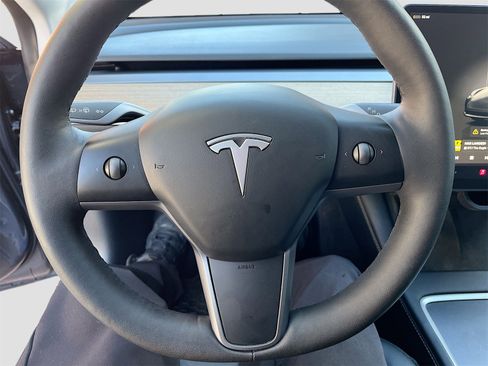 Used 2023 Tesla Model 3 Standard Range image 10