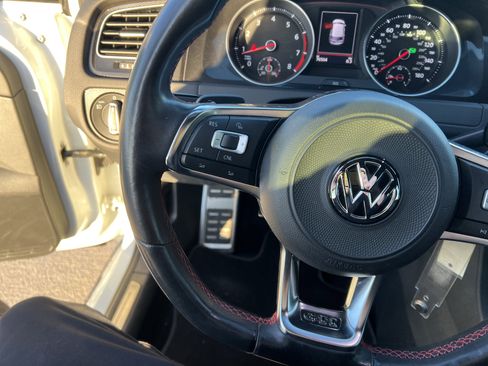 Used 2017 Volkswagen Golf S image 18