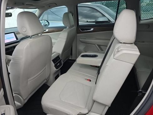 Used 2024 Volkswagen Atlas SE FWD image 8