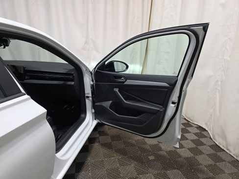 Used 2025 Volkswagen Jetta Sport FWD image 30