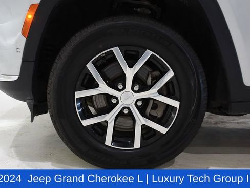 Used 2024 Jeep Grand Cherokee L Limited w/ Luxury Tech Group II image 6