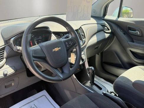 Used 2020 Chevrolet Trax LS FWD image 9