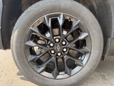Used 2024 Chevrolet Traverse LT w/ Midnight/Sport Edition AWD/4WD image 21