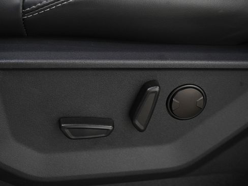 Used 2025 Ford Expedition Platinum AWD/4WD image 29