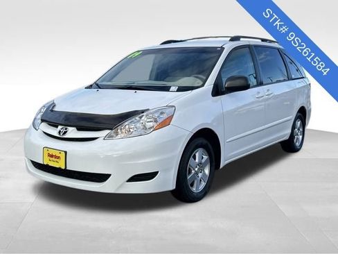 Used 2009 Toyota Sienna CE image 3