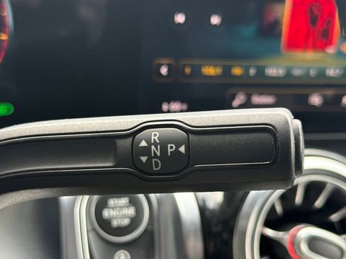 Used 2021 Mercedes-Benz GLB 250 4MATIC image 25