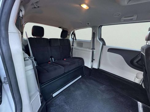 Used 2014 Dodge Grand Caravan SXT w/ Rear Park Assist Package FWD image 20