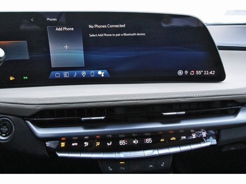 Used 2024 Cadillac XT4 Luxury w/ Cold Weather Package image 22