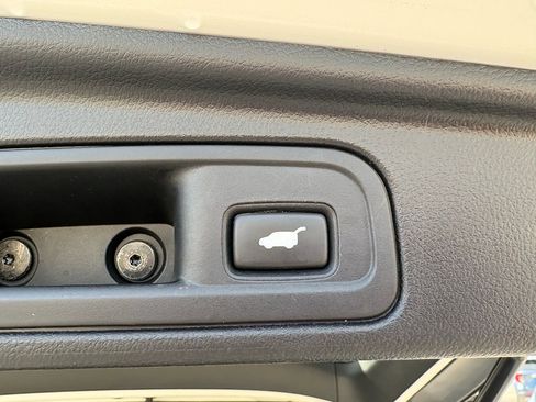 Certified 2018 Honda Pilot Touring image 36