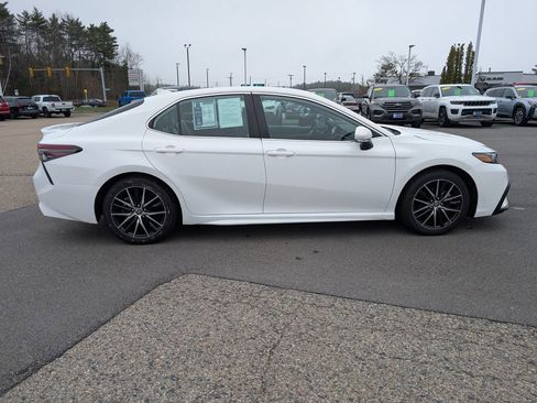 Used 2023 Toyota Camry SE image 7