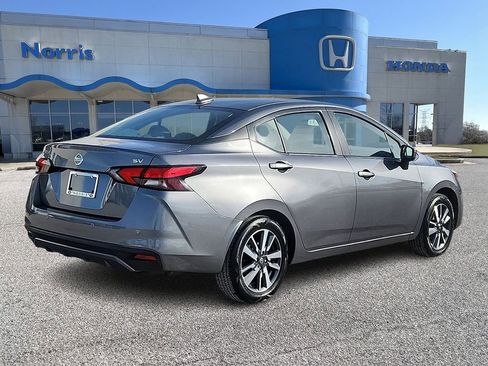 Used 2021 Nissan Versa SV image 4