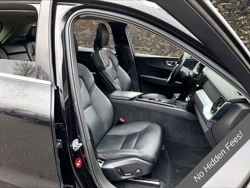Used 2018 Volvo XC60 T6 Momentum w/ Convenience Package AWD/4WD image 6