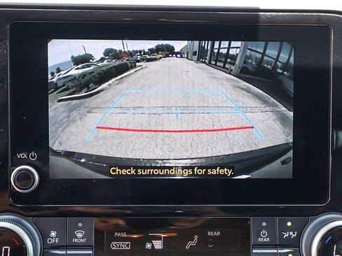 Used 2024 Toyota Highlander LE image 47