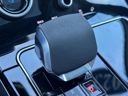 Used 2023 Land Rover Range Rover Velar R-Dynamic S image 28