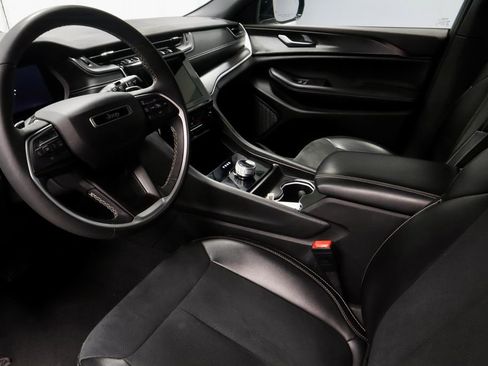 Used 2024 Jeep Grand Cherokee Altitude image 24